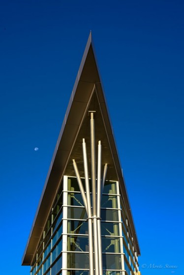 Moon and Architecture 